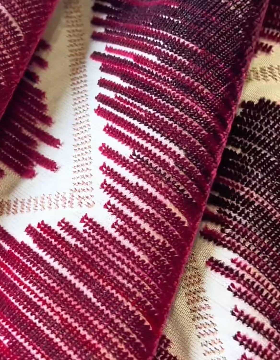 JBL Høykvalitets Jacquard Velvet Stoff Mote Ny kolleksjon Interlaced Lines Mønster Morden Style Jacquard Velvet for Sofa
