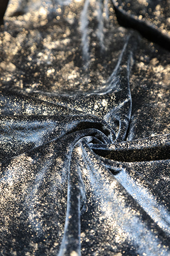 Luksus 100 % polyester flanell forgyllende stoff med plommeblomstmønster Miljøvennlig for hjemmetekstiler til sengetøy, sofaer Gardiner